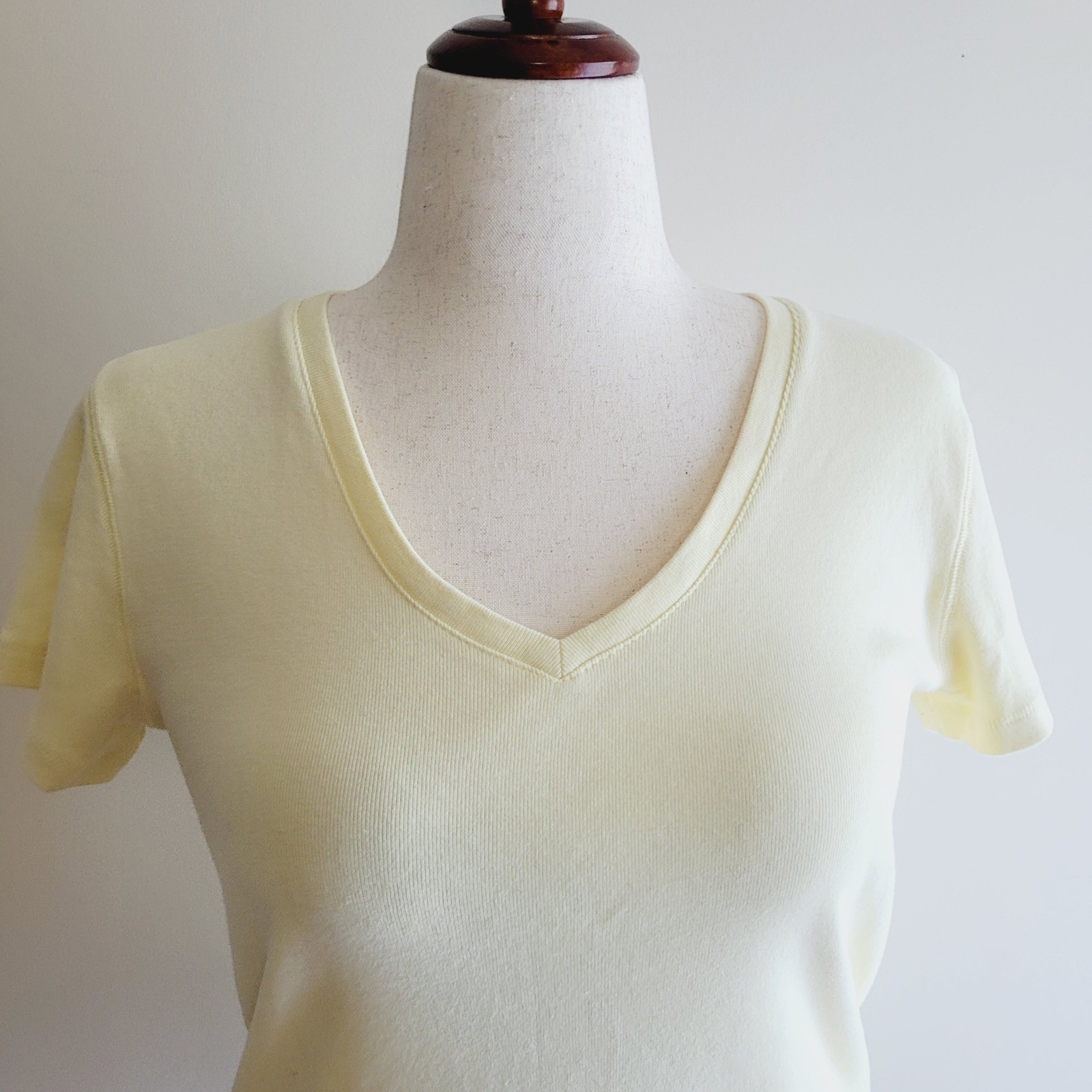 Vintage Gap Butter Yellow V-Neck T-Shirt, Women’s Large L, Cotton Y2K Minimalist