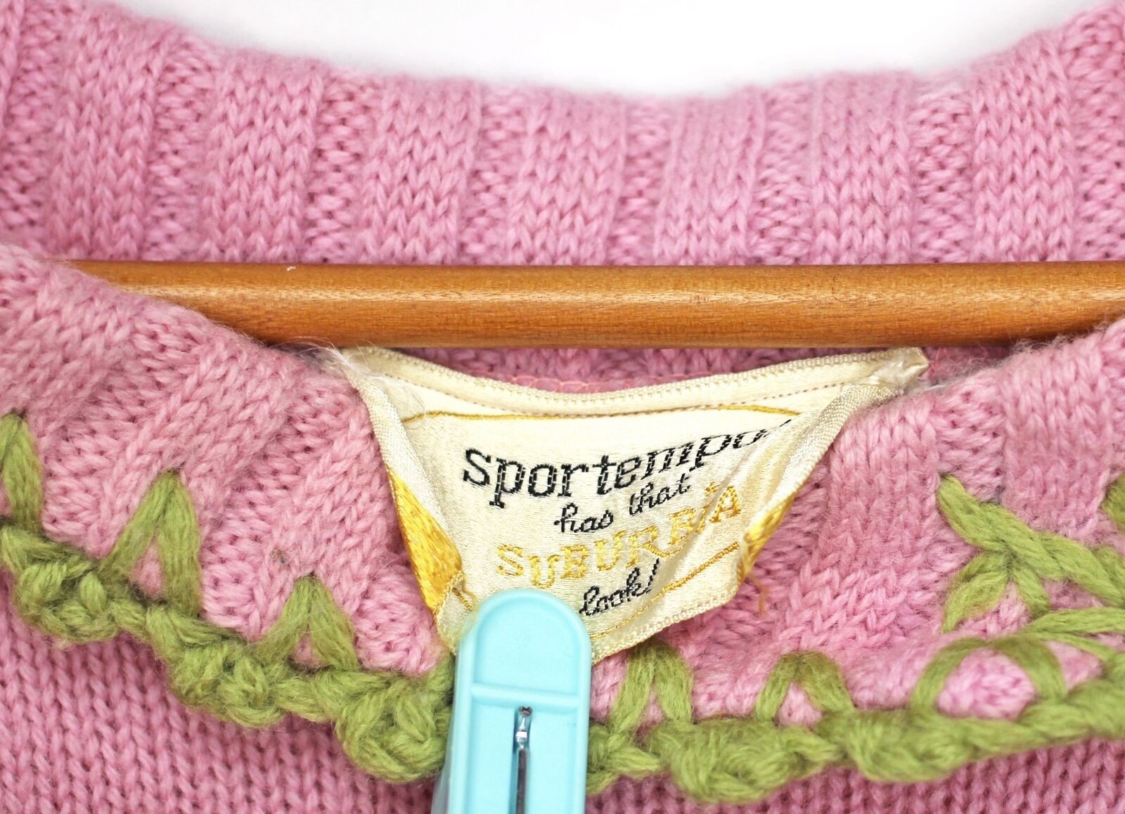 1960s Vintage Mod Pink Wool Pullover Sweater Flower Crochet Coquette Spring M
