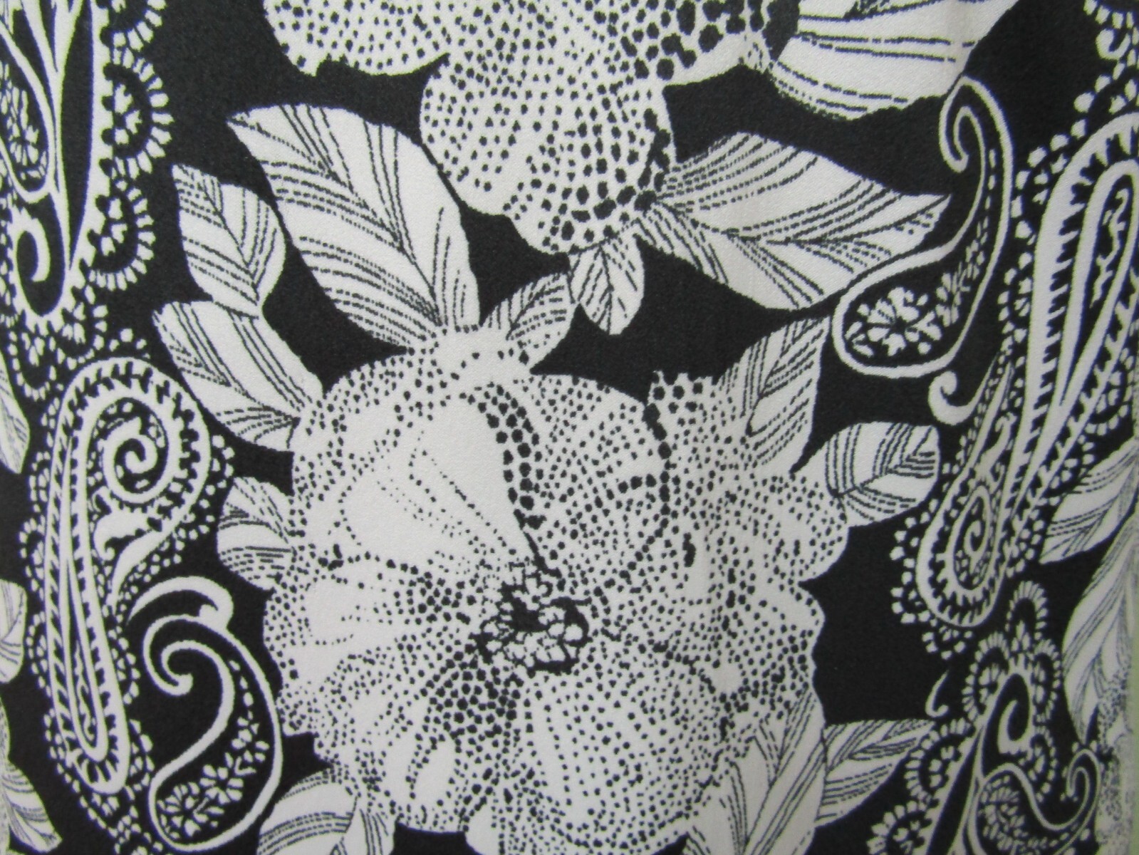 VINTAGE 1970’S BLACK & WHITE ROSE PRINT MAXE DRESS / 38″ BUST MEASURE