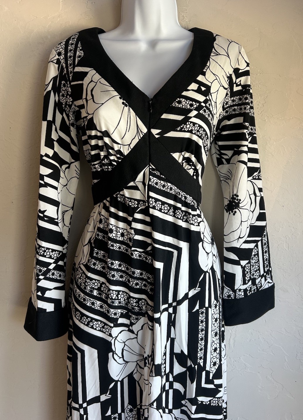 Vintage 70s 100 Parkhouse Maxi Dress 12 Mod Bohemian Floral Monochrome Encron