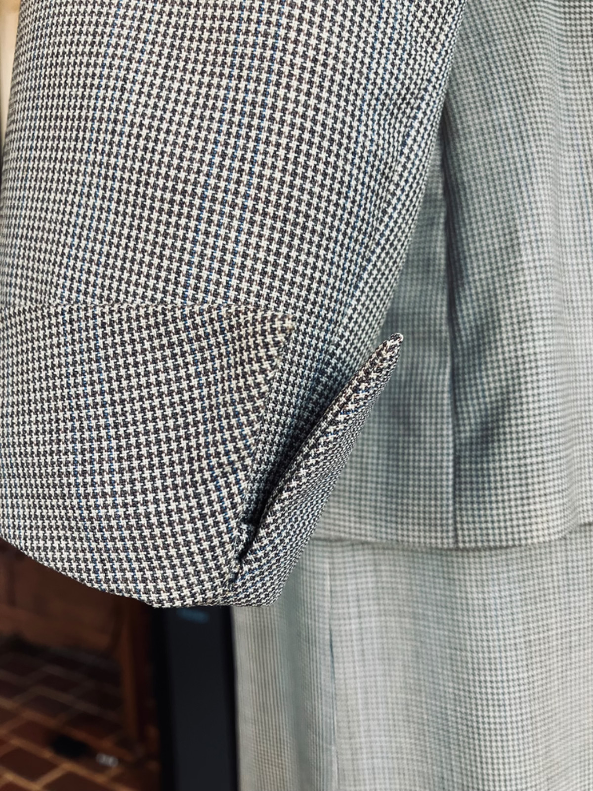 1940s bespoke tailor made ladies wool houndstooth suit with cast glass buttons