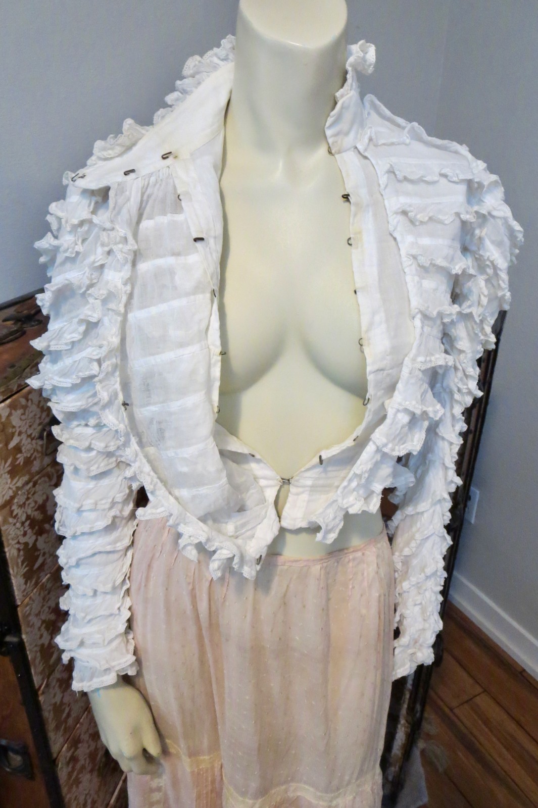 Antique 1890s Gibson GIrl Bodice Lace Trimmed Ruffles Pigeon Breasted 30 Bust