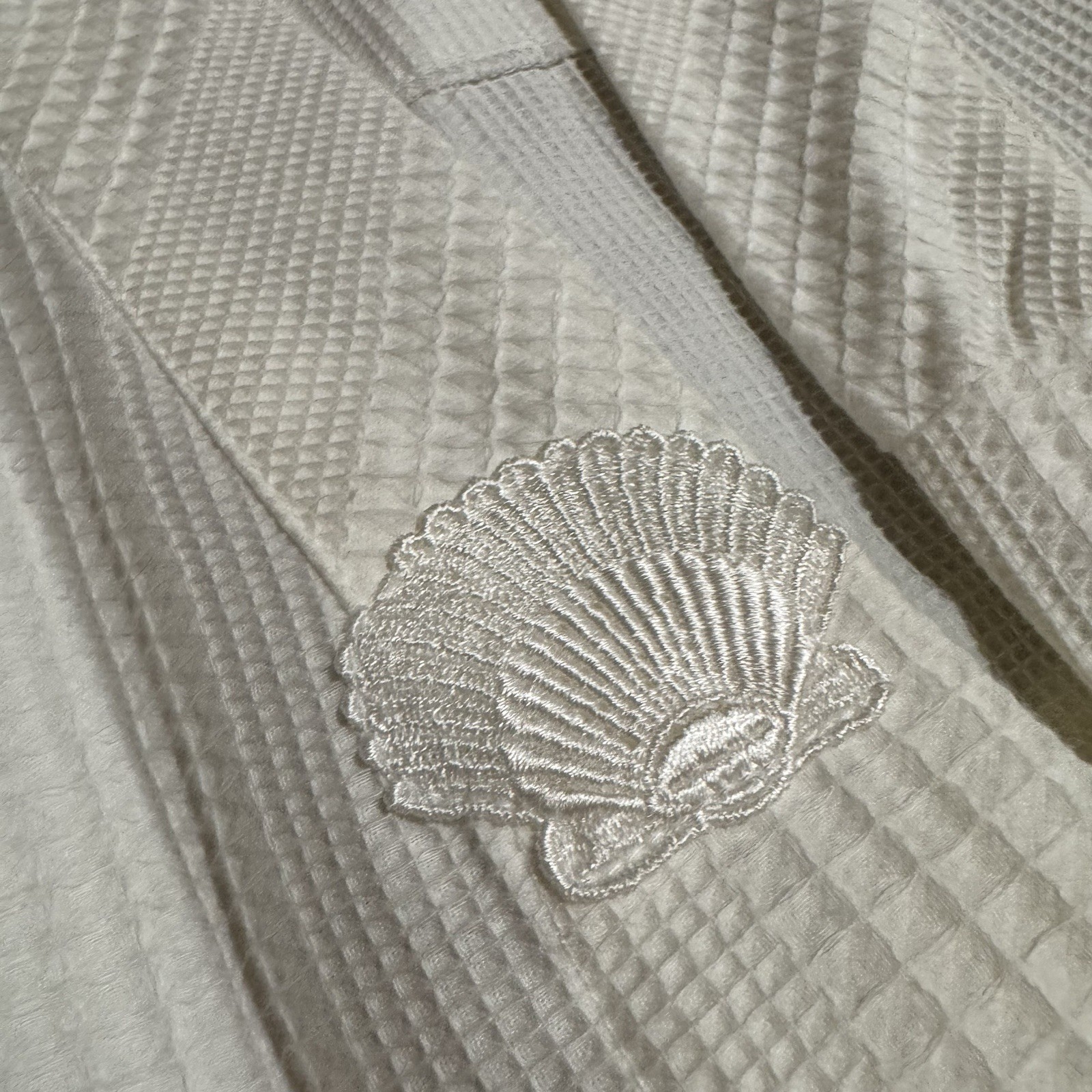 VTG Crabtree & Evelyn Size M/L 100% Cotton Long White Robe Belted Seashell Trim