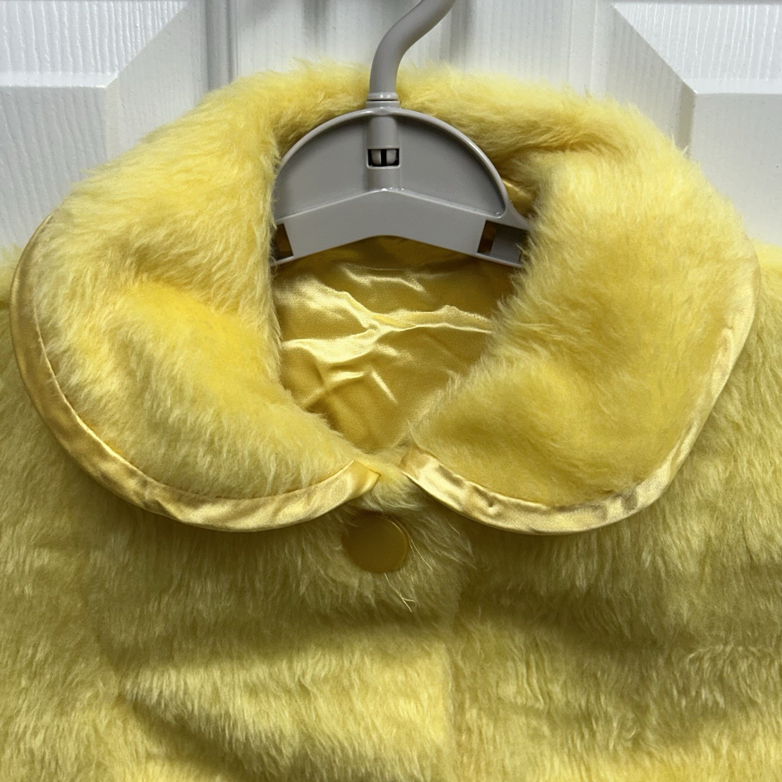 Womens Vintage Sz 10 Yellow Faux Fur Coat 3/4 Sleeve Buttons Satin Trim Pockets