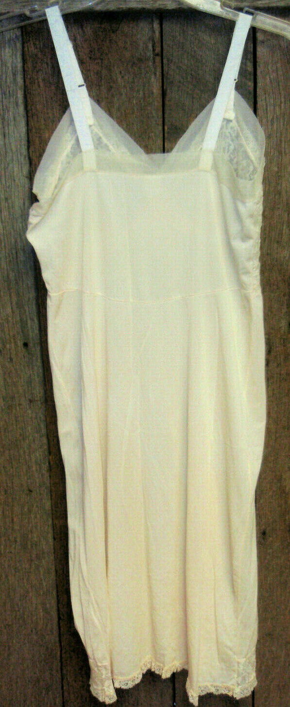 Vintage MOVIE STAR Lace Blush Beige Full Slip 36 Tricot Petticoat Lingerie VGC