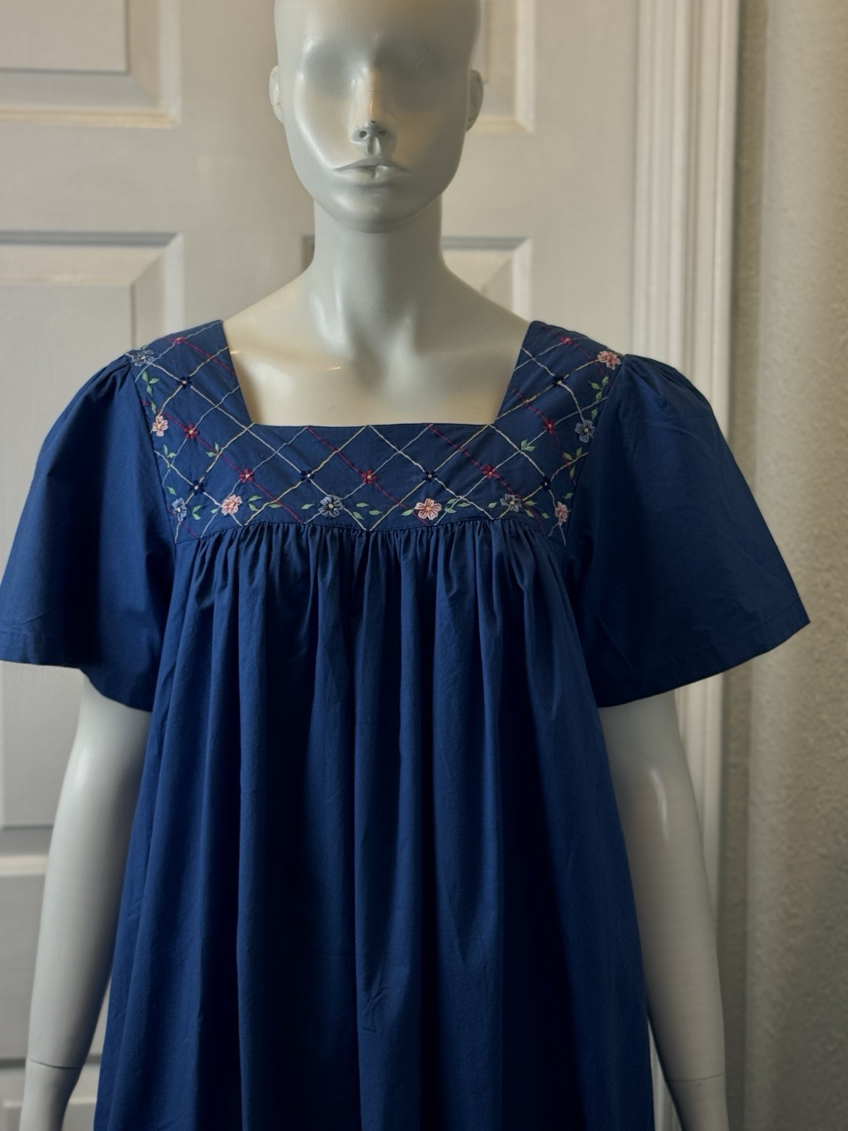 Whispers Vintage 100% Cotton With Side Pockets Blue Embroidery Dress Medium
