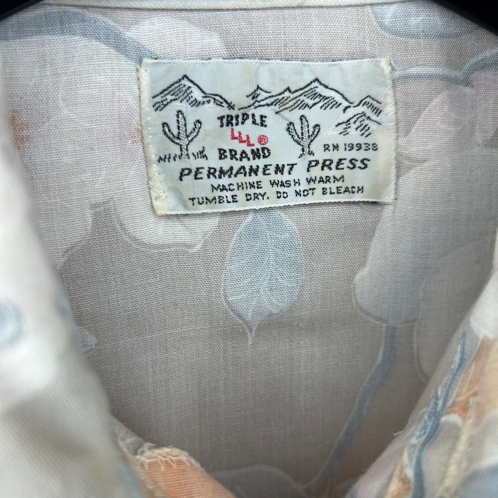 Vintage 70s Triple LLL Womens M Floral Western Pearl Snap Peach Grey Butterfly