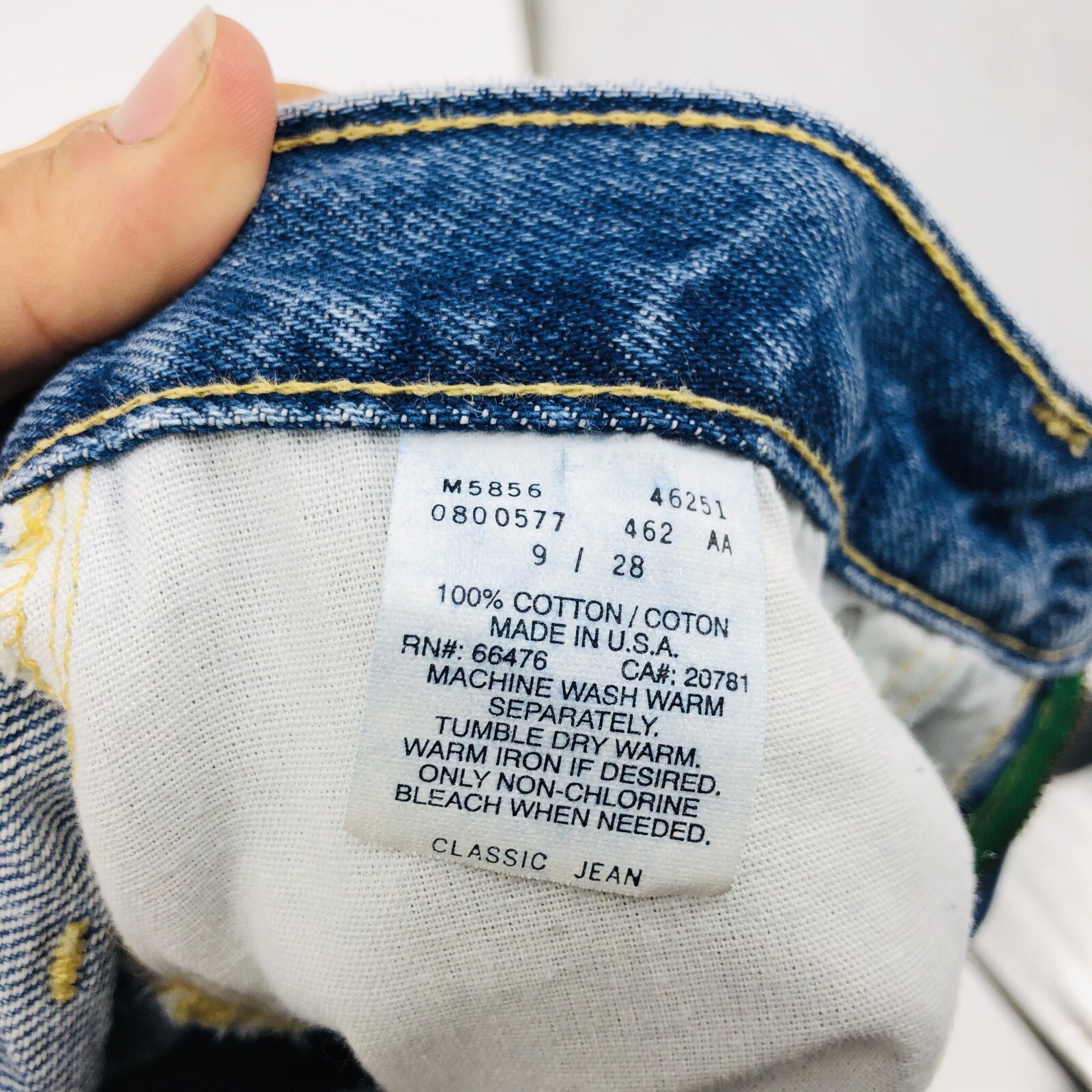 Vintage Tommy Hilfiger Classic Jean Size 9/28 100% Cotton Mom jean High Rise USA