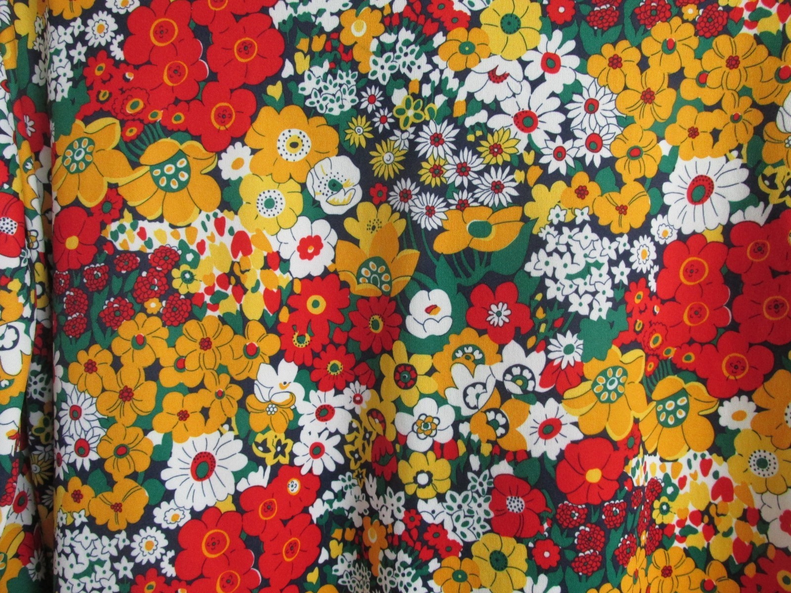 1970s Mod Flower Power Daisies Woman’s Sz 16 Shirt Pointed Collar Button Cuffs