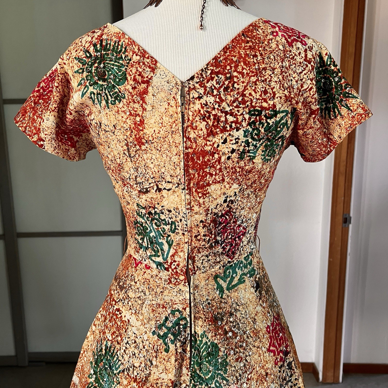 1940s Vintage Tachi Castillo Aztec Print Sequined Dress 27w