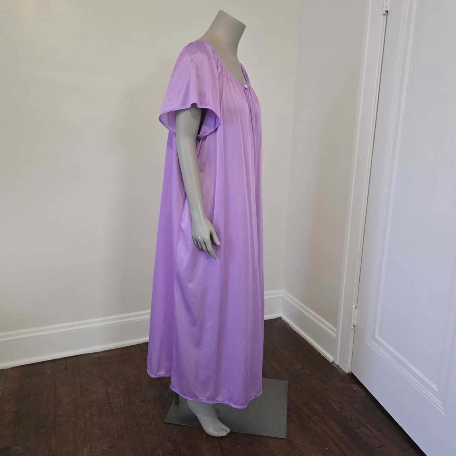 ILGWU Unionmade Purple Flutter Sleeve Full Length Nylon Nightgown B6-B8 Keyhole