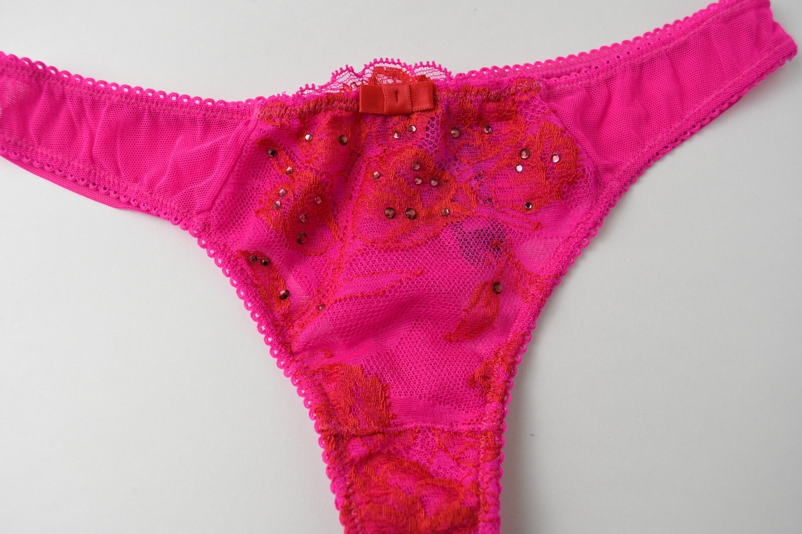 VTG Victoria’s Secret Sexy Little Things Lace Keyhole Thong Panty SMALL