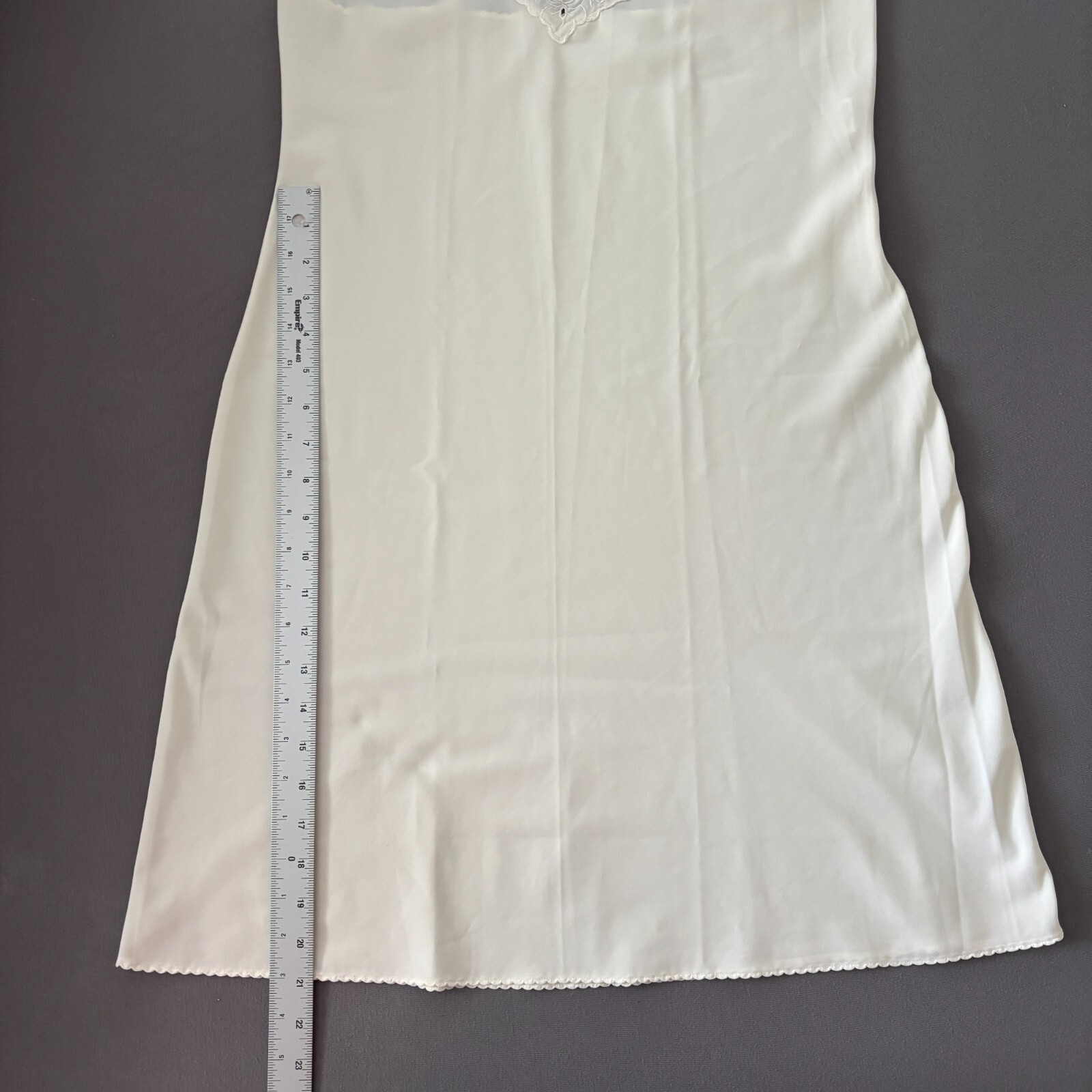 Vintage Vanity Fair Ivory Full Dress Slip 34 Classic Simple Elegance Grannycore