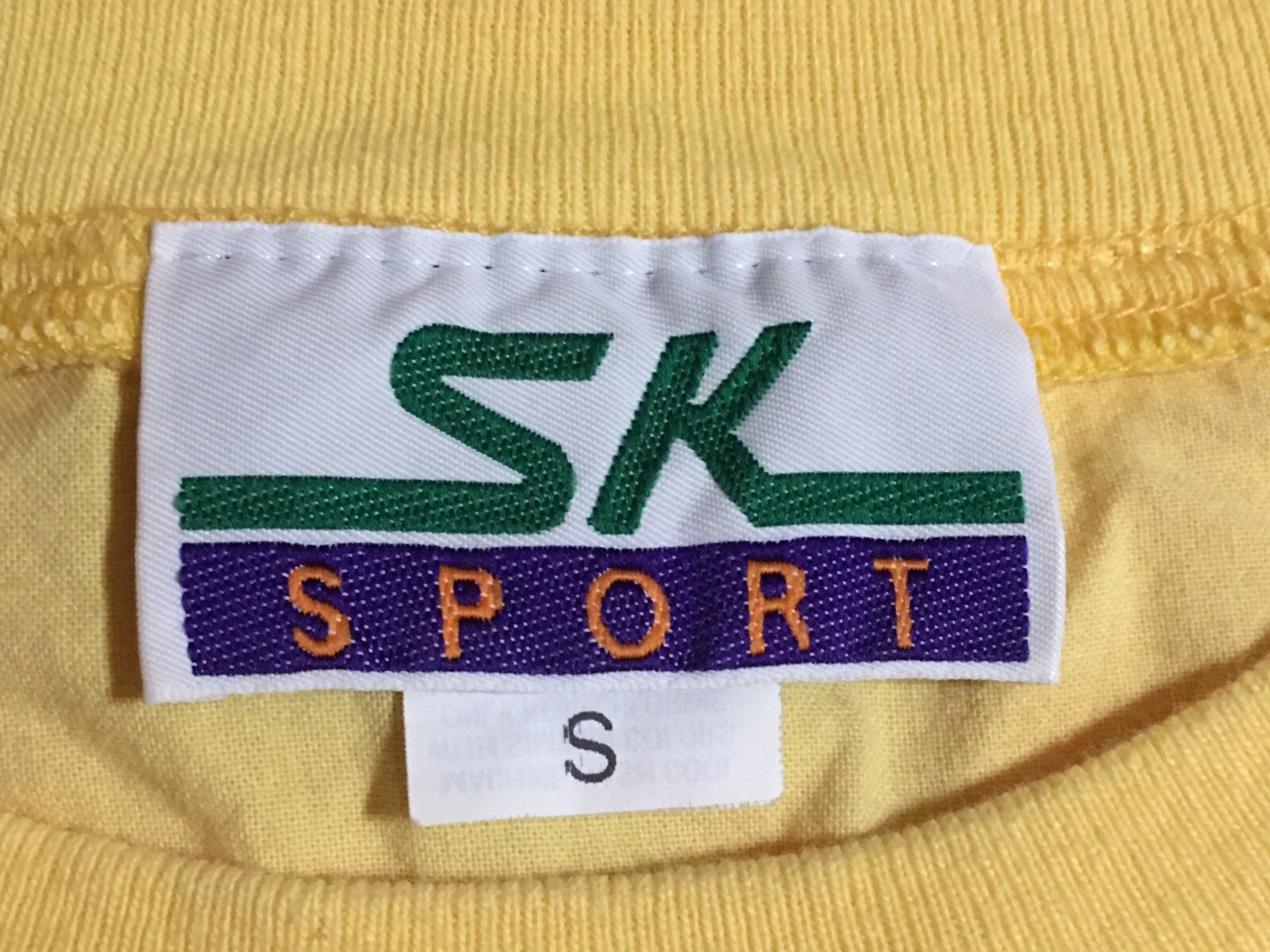 Vintage 1990’s SK Sport Yellow Surfing Beach T-shirt Men’s Sz Small Umbrellas