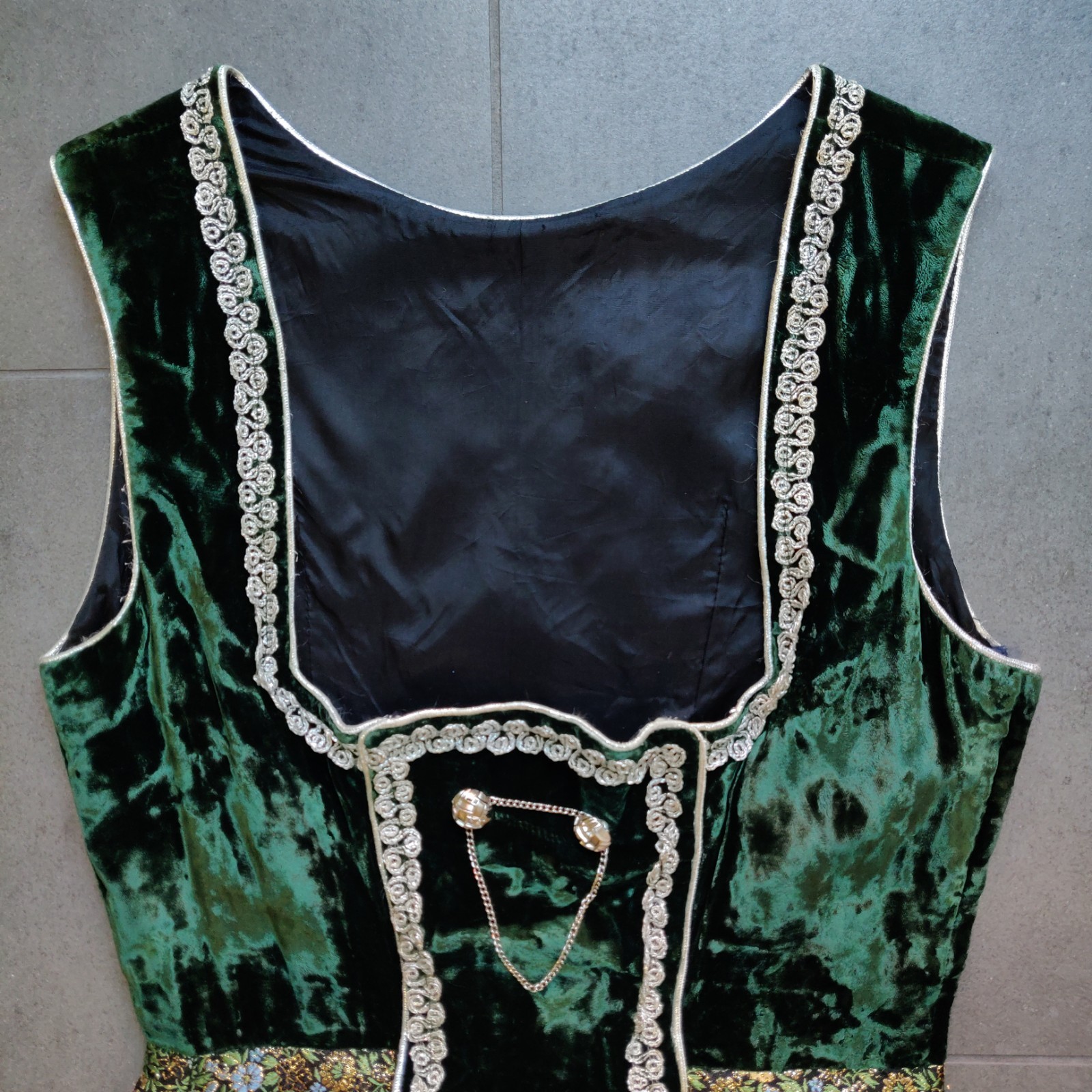 True Vintage 50s Velvet Floral Bavarian Dirndl Dress 10 Murlen Zip Whimsigoth 👗
