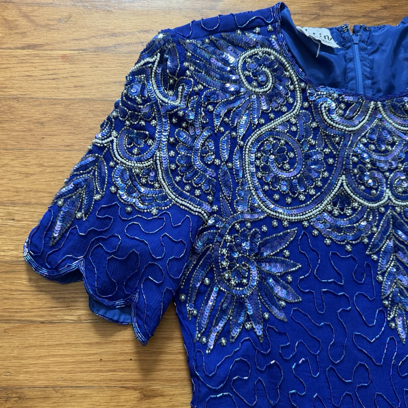 VTG Sarin Sequin Top Blouse Blue & White Women’s Sz M Clothing Bedazzled Elegant