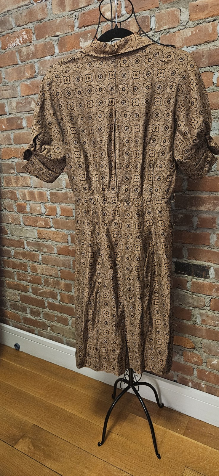 Vintage Brown Patterned Shirtwaist With Embroidery & Pockets