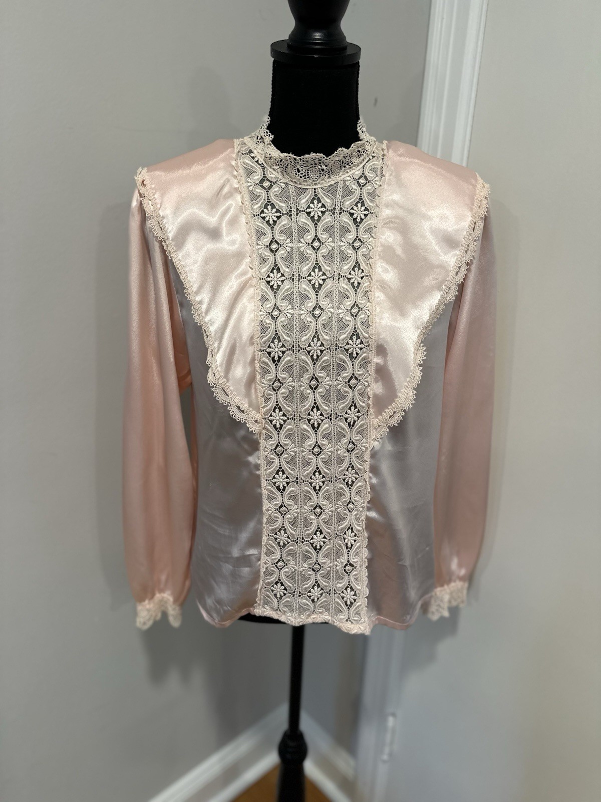VTG Victorian Ruffle Sz: 10 Pink Satin Blouse Lace Prairie Cottagecore Romantic