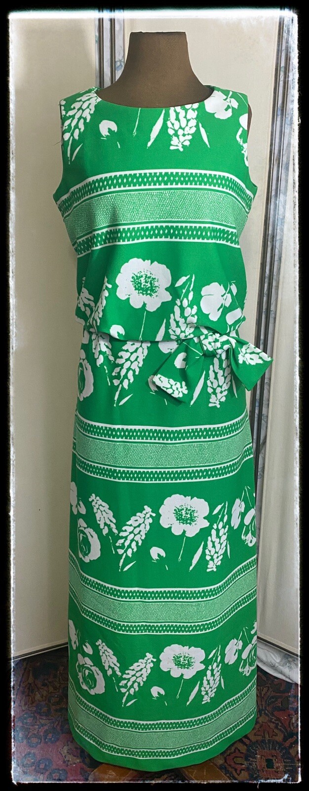 Hawaiian Trends By Jerrie Lurie Vintage Green & White Floral Sarong Larger Size