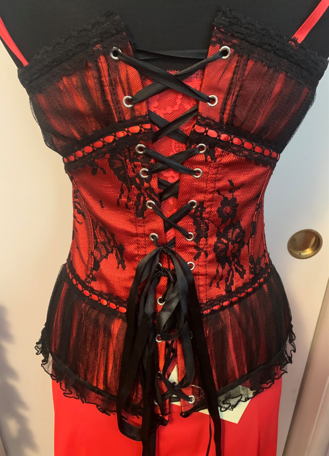 PINUP CORSET RED AND BLACK S-SM to 26″ Tags VINTAGE + FREE NOS 1950s STOCKINGS