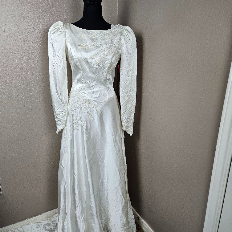 Vintage Bride 80s 90s Liquid Satin Ivory Wedding Gown 7 Back Bow Chapel Train