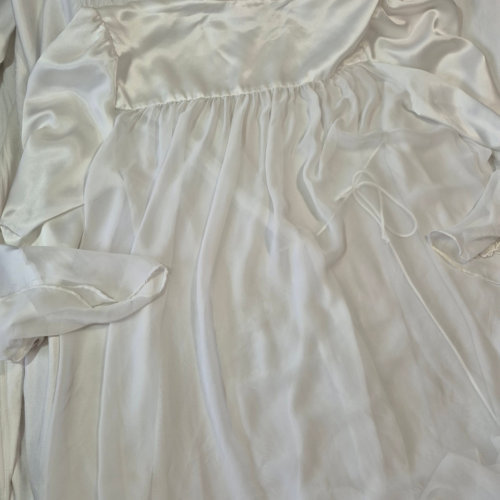 VTG Flora Nikrooz White Silk Chiffon Robe Embroidered Lace Peignoir Bridal L USA