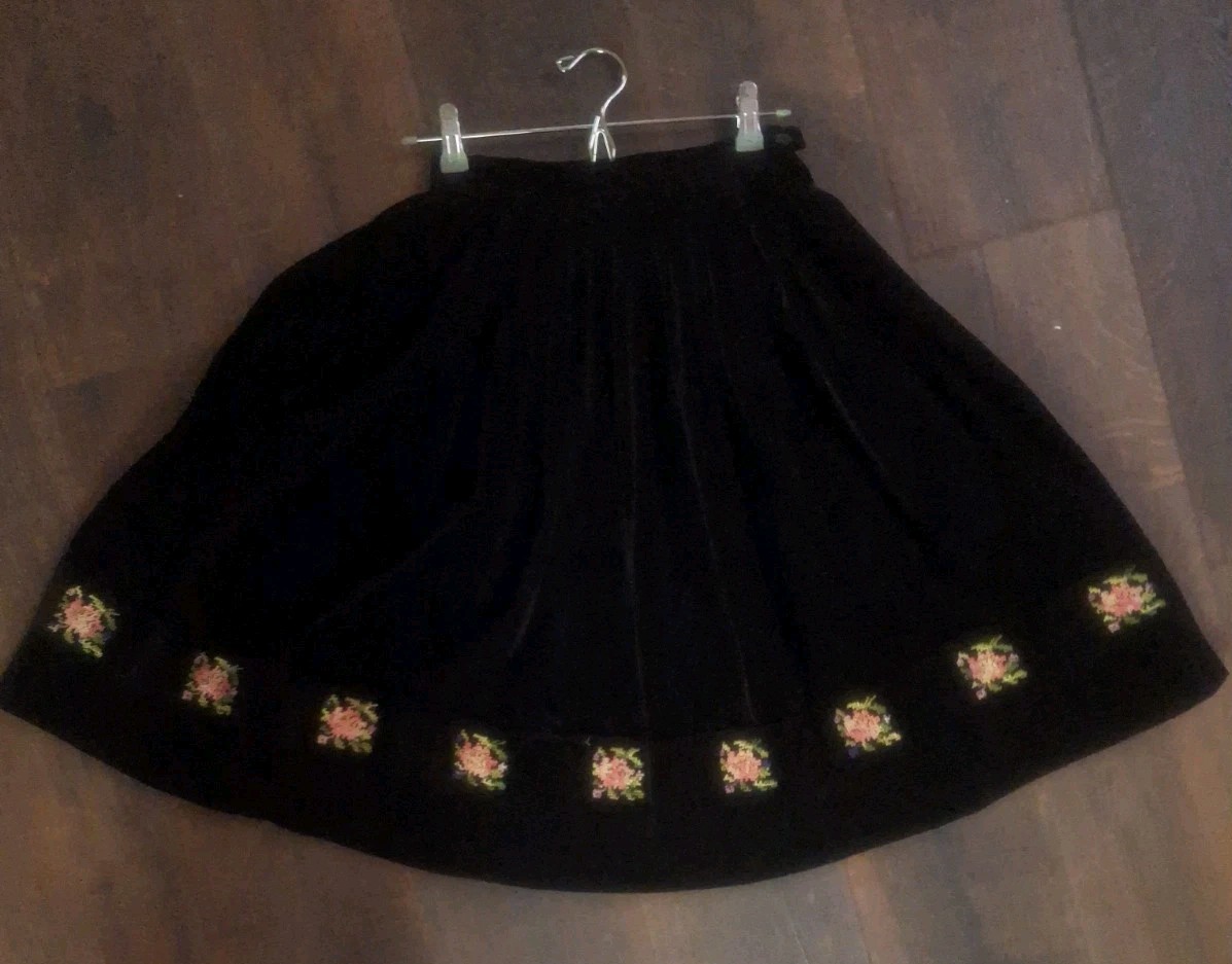 Vintage 1950s, Velvet Hand Embroidered Full Circle Skirt Whimsigoth Cottagecore
