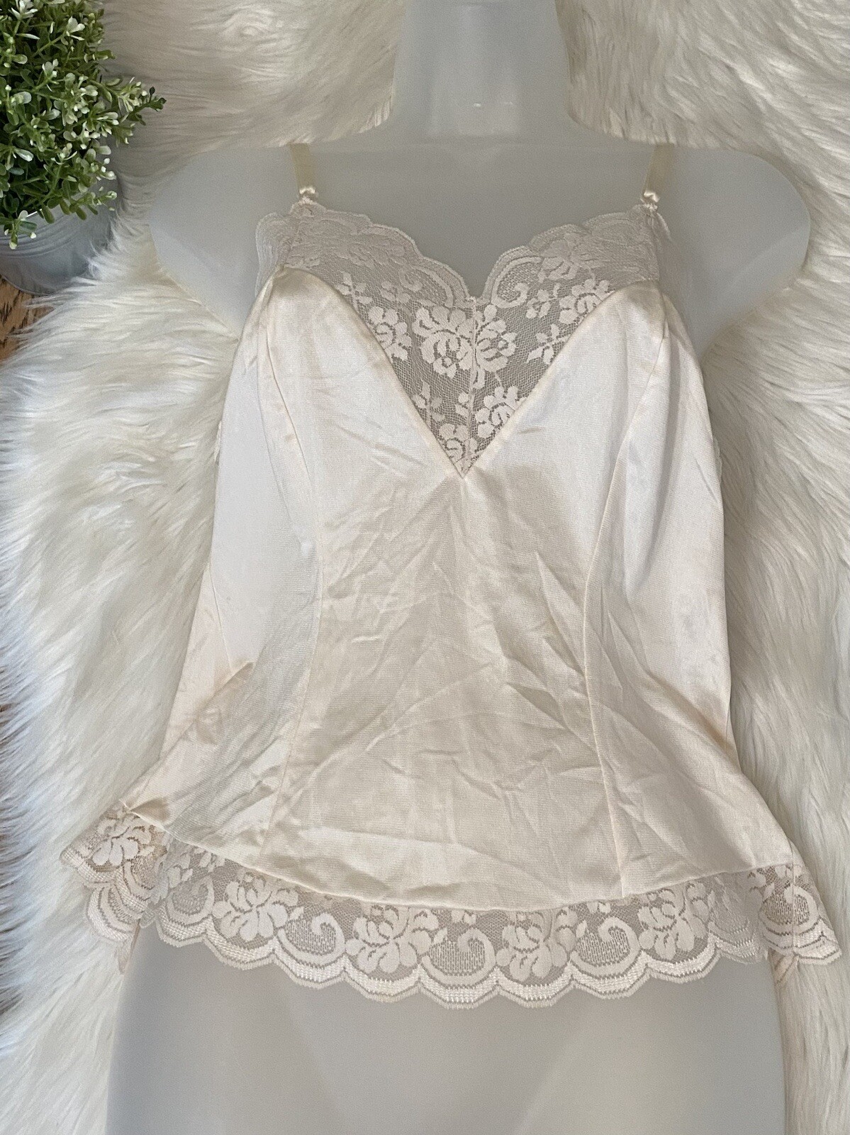 Vintage Maidenform Chantilly Lace Nylon Camisole Women’s Cream Ivory Sz 34 USA