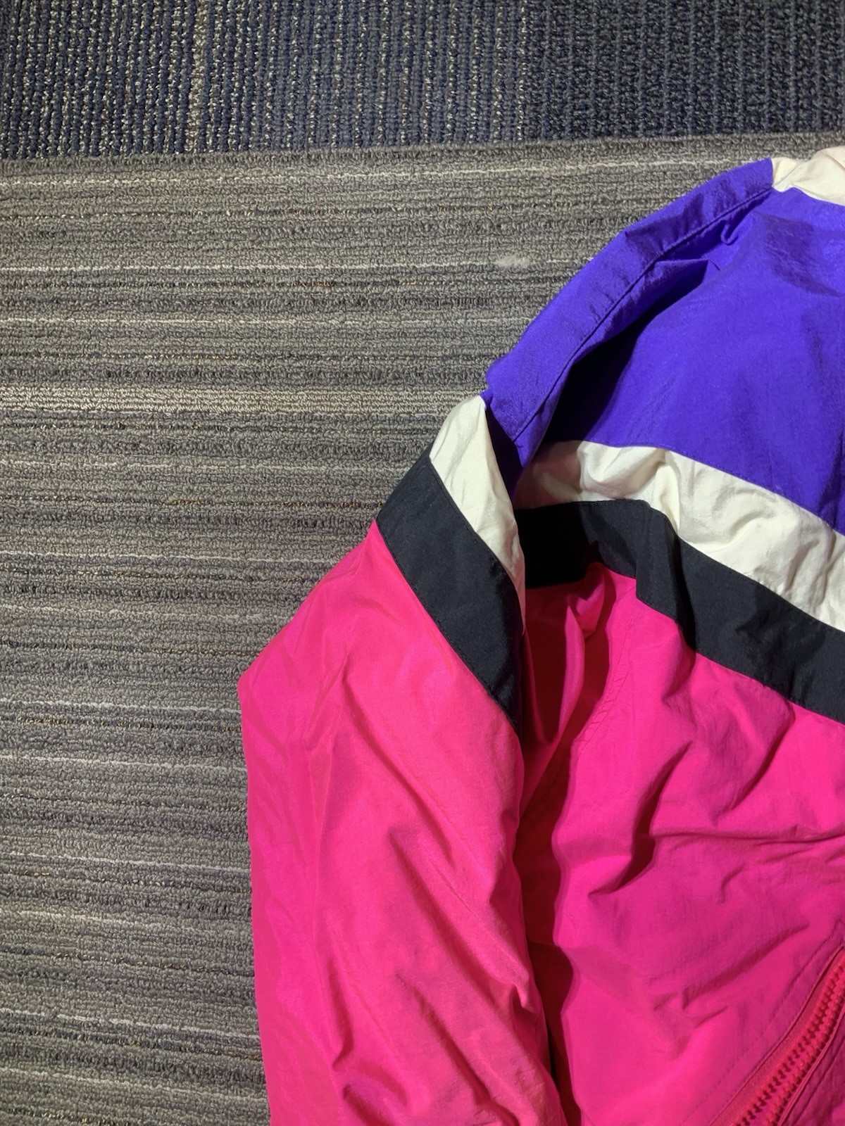 Vintage Womens Tyrolia by Head Size 10 Snow Ski Jacket in Pink
