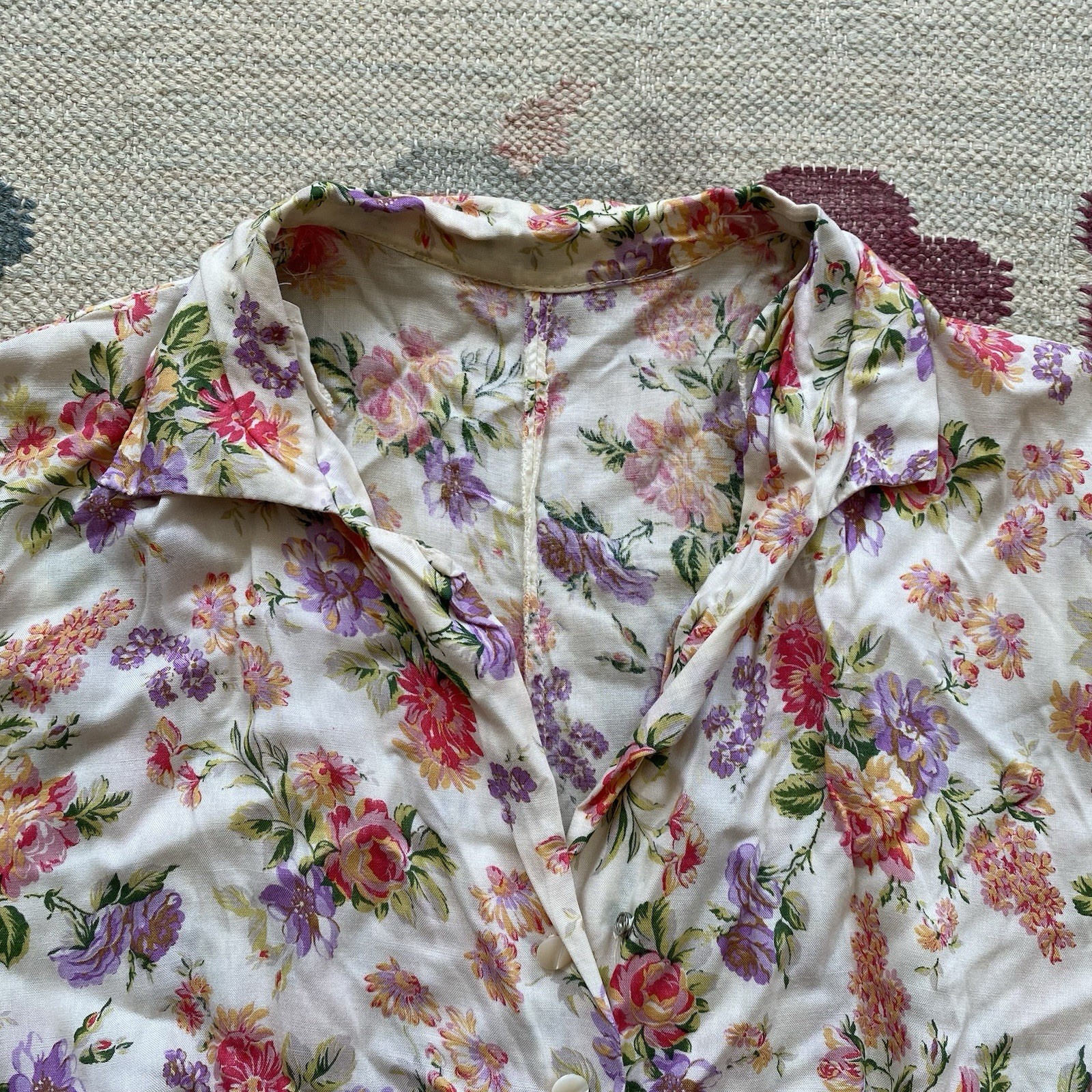 Vintage 60s Floral Rayon Blouse Medium Short Sleeve