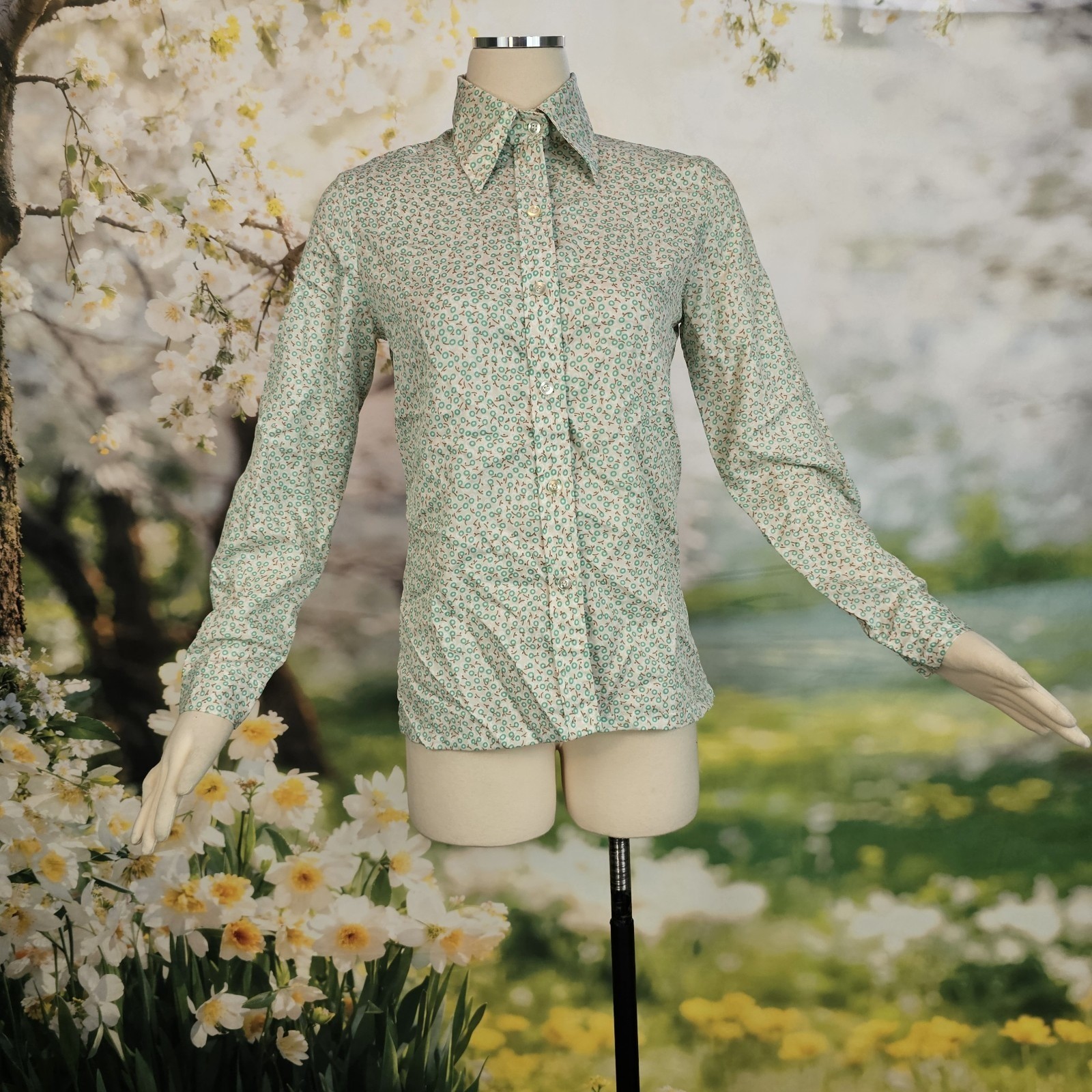 Vintage 1970’s Blouse Top Shirt Pointed Collar Petite Green Floral Print Button