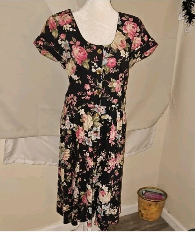 S.L. Petites Vintage Dress Women’s Small 12 Floral Pockets Button-down