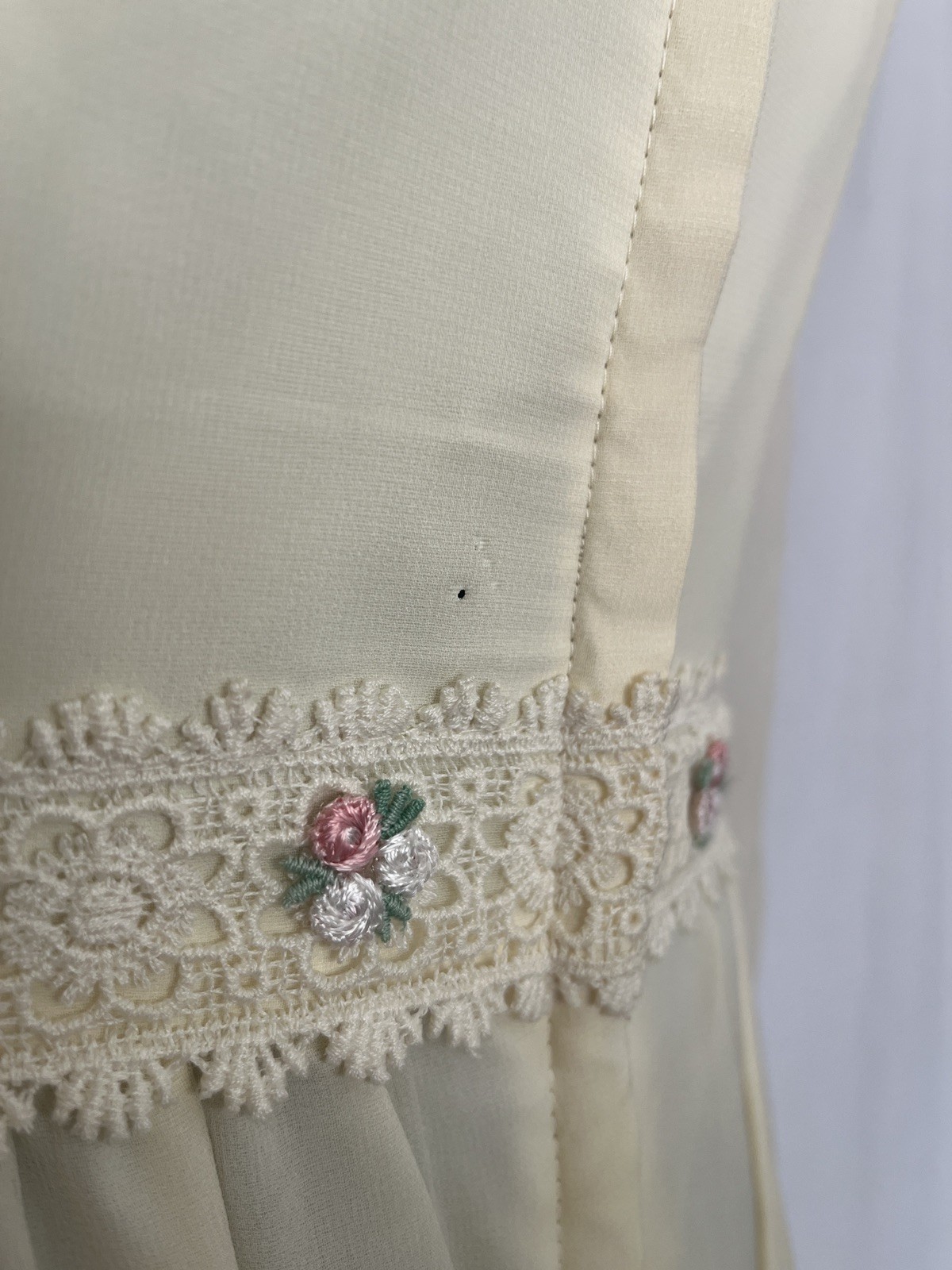 VINTAGE Boho Cottagecore Prairie Cream Dress Rose Details