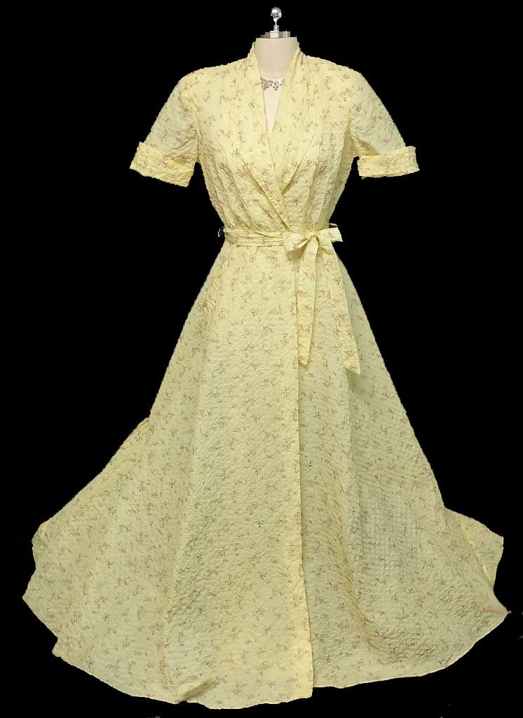 VINTAGE 40s / ‘50s ORIGINAL PAULETTE FLORAL SEERSUCKER GRAND SWEEP DRESSING GOWN