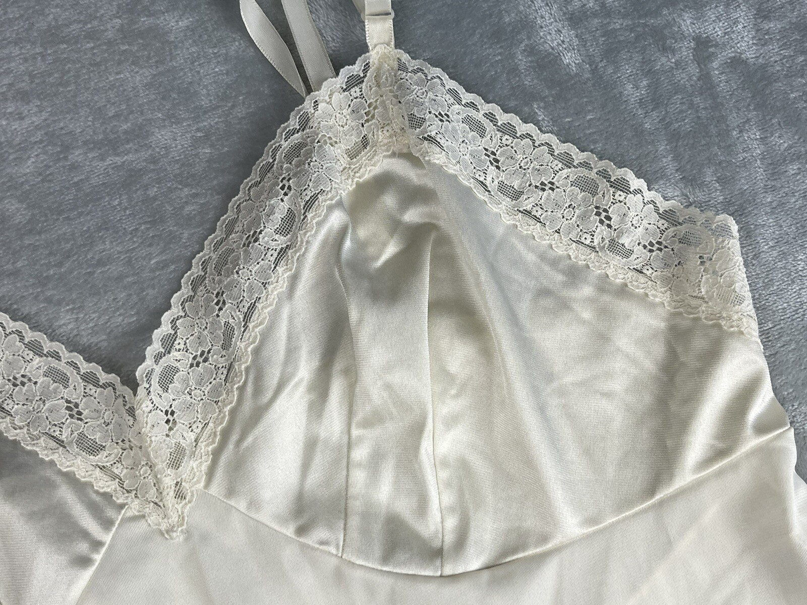 Vanity Fair Ivory Nylon Full-Length Slip Style 10-103 Size 38 24″/44 Lace Trim