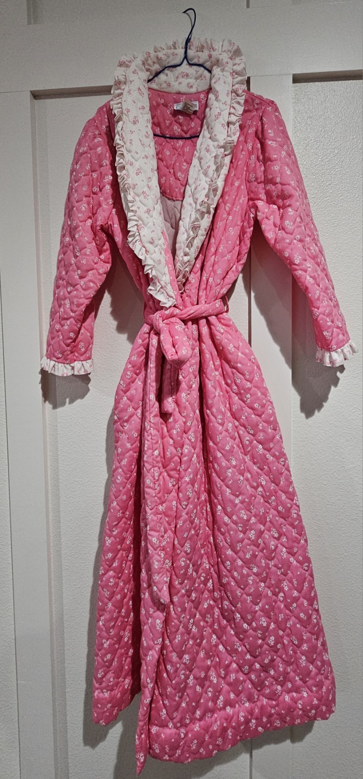 Vtg Quilted Lazy Life Pink & White Long Robe Belted EUC Golden Girls/Grandmacore