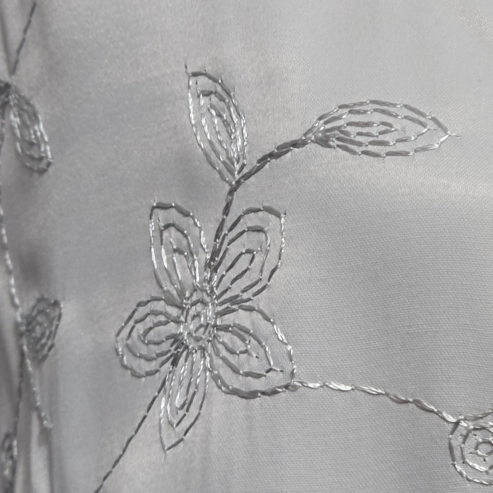 New York City Design Co 90s Silver Floral Beaded Satin Button Front Blouse 14