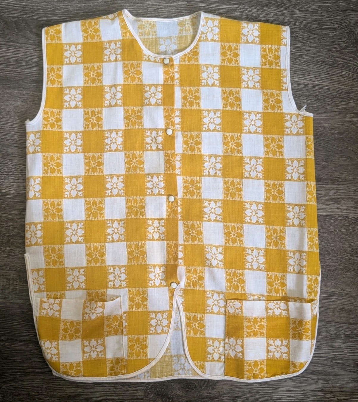Retro 1970s Yellow Checkerboard Floral Medallion Sleeveless Smock Apron Vest…