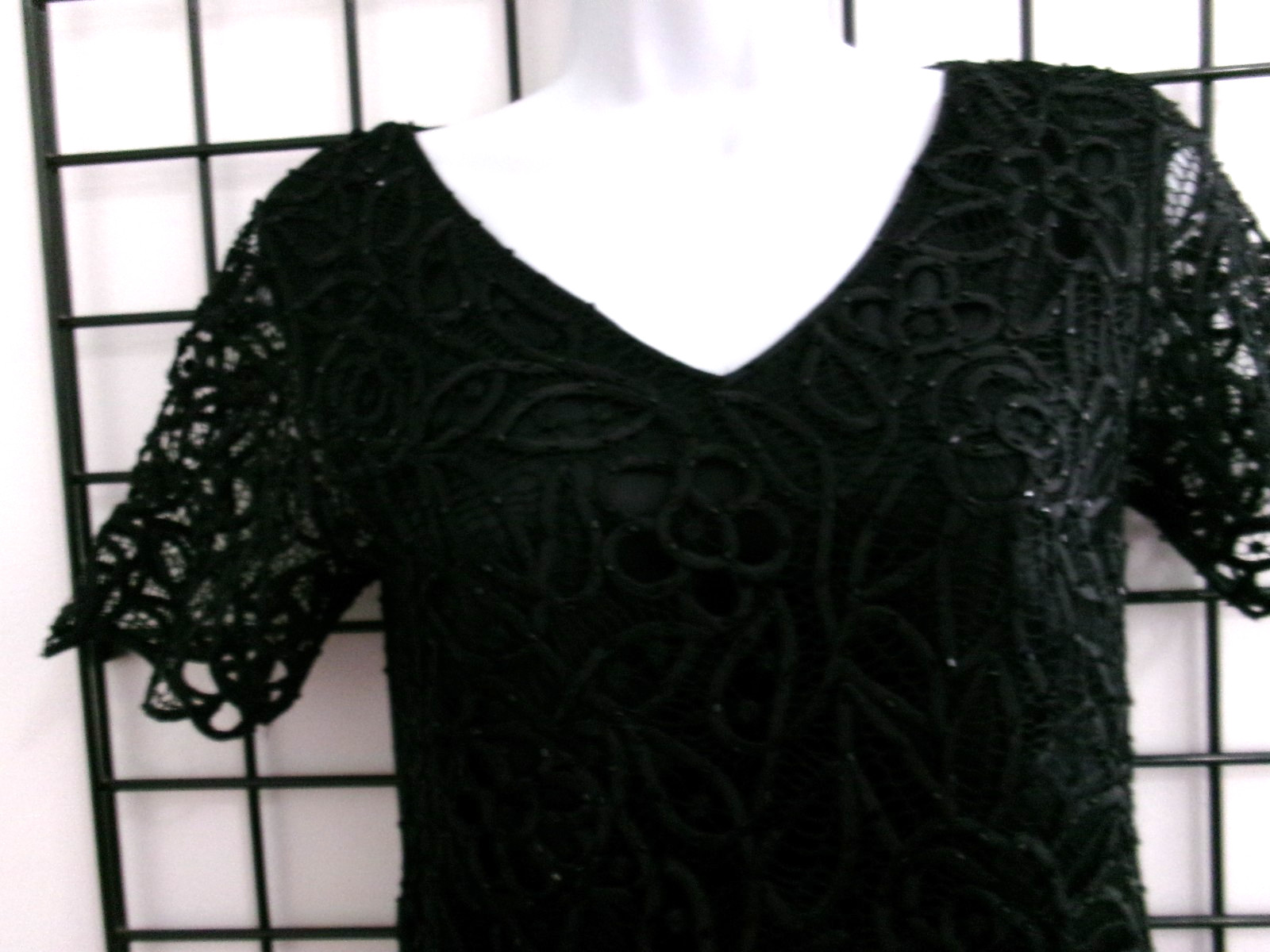 VINTAGE SILKEN POETRY 🌸 SMALL / 32″ BUST==BLACK / BEADED SILK LACE / BLOUSE