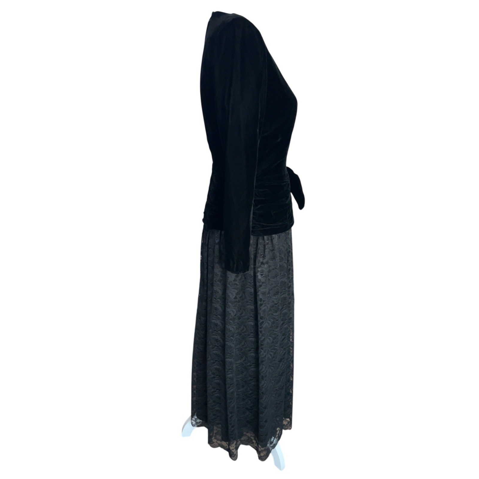 Vintage NUIT velvet and lace formal dress w bow SZ: 2 (approx SEE MEASUREMENTS)