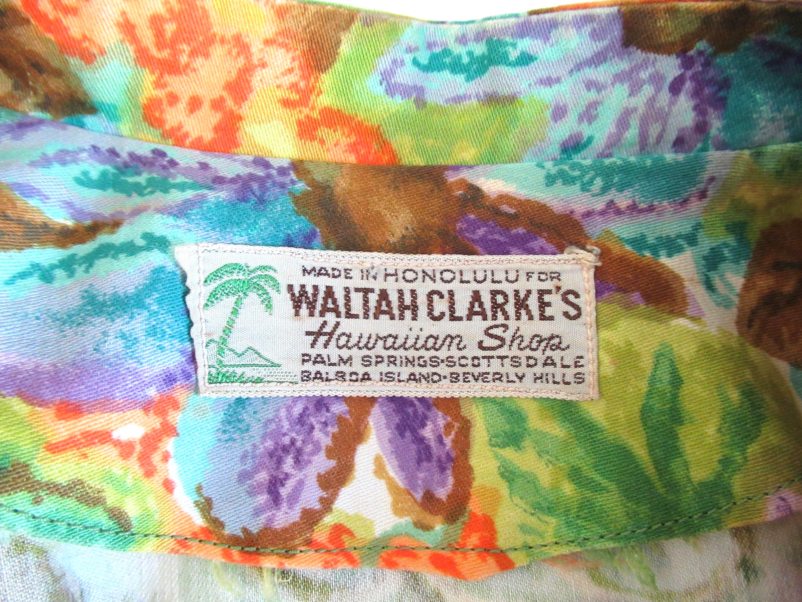 Vtg Waltah Clarke’s Women’s Button Front Hawaiian Floral Blouse Top