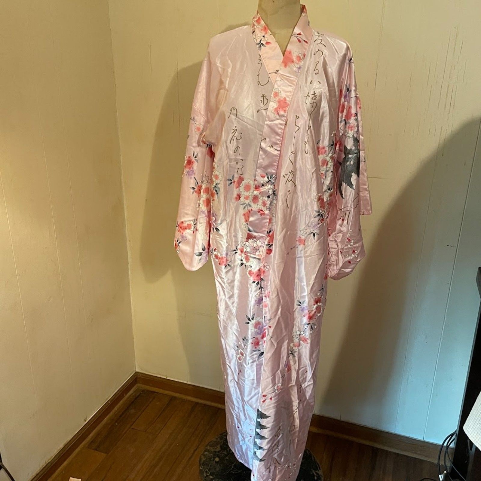 Vintage JUGUEMM KIMONO ROBE Pink Cherry Blossoms Temple Made In Japan 56″ nwot