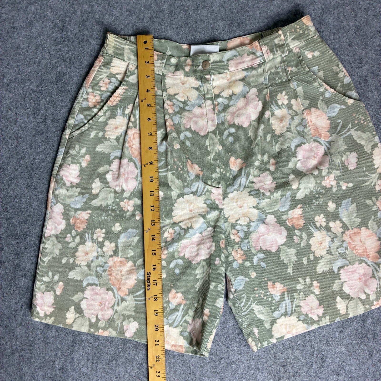 Darlyn Designs Vintage Women’s W30 Floral Corduroy Shorts High Waist Sage Green