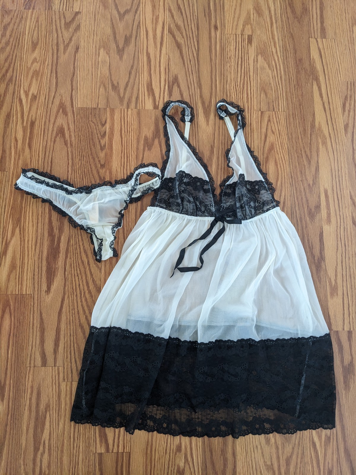 Vintage Victoria’s Secret white sheer 2 Piece Babydoll Set thong panties lace S
