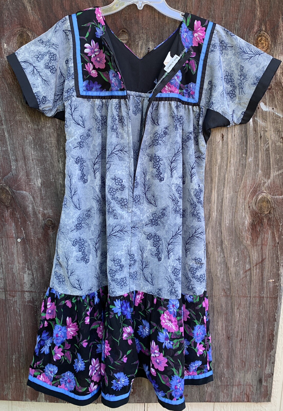 Vintage Made In Hawaii MuuMuu Pockets Zipper In Back TIki Aloha Hawaiian Size P
