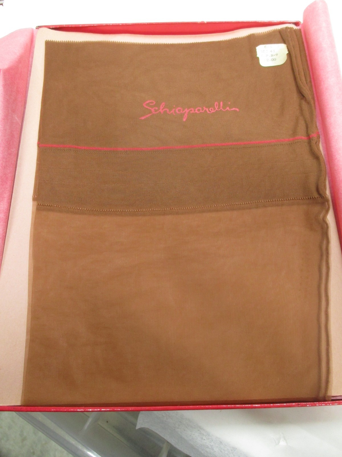 1 PR VINTAGE SCHIAPARELLI SEAM FULL FASHION NYLON STOCKINGS SZ 9 1/2 MED BEIGE