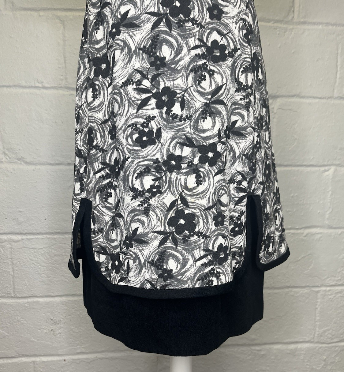 Vintage 60s Edith Flagg Mod Knit Dress Medium Black White Stretch Midi Floral