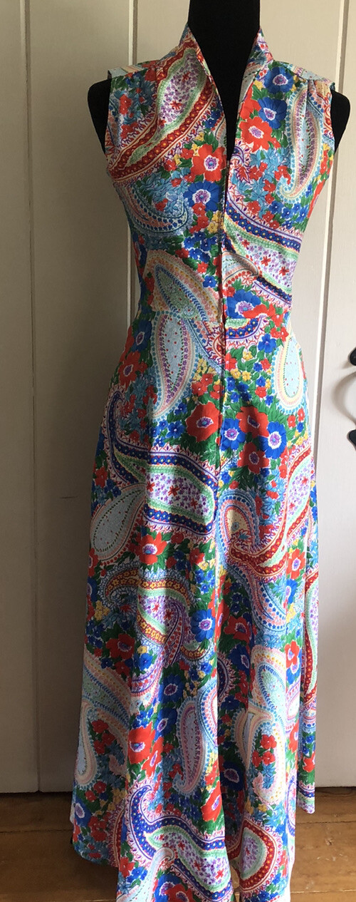 Basila dress vintage short sleeved zip front long with turned up collar Sz small