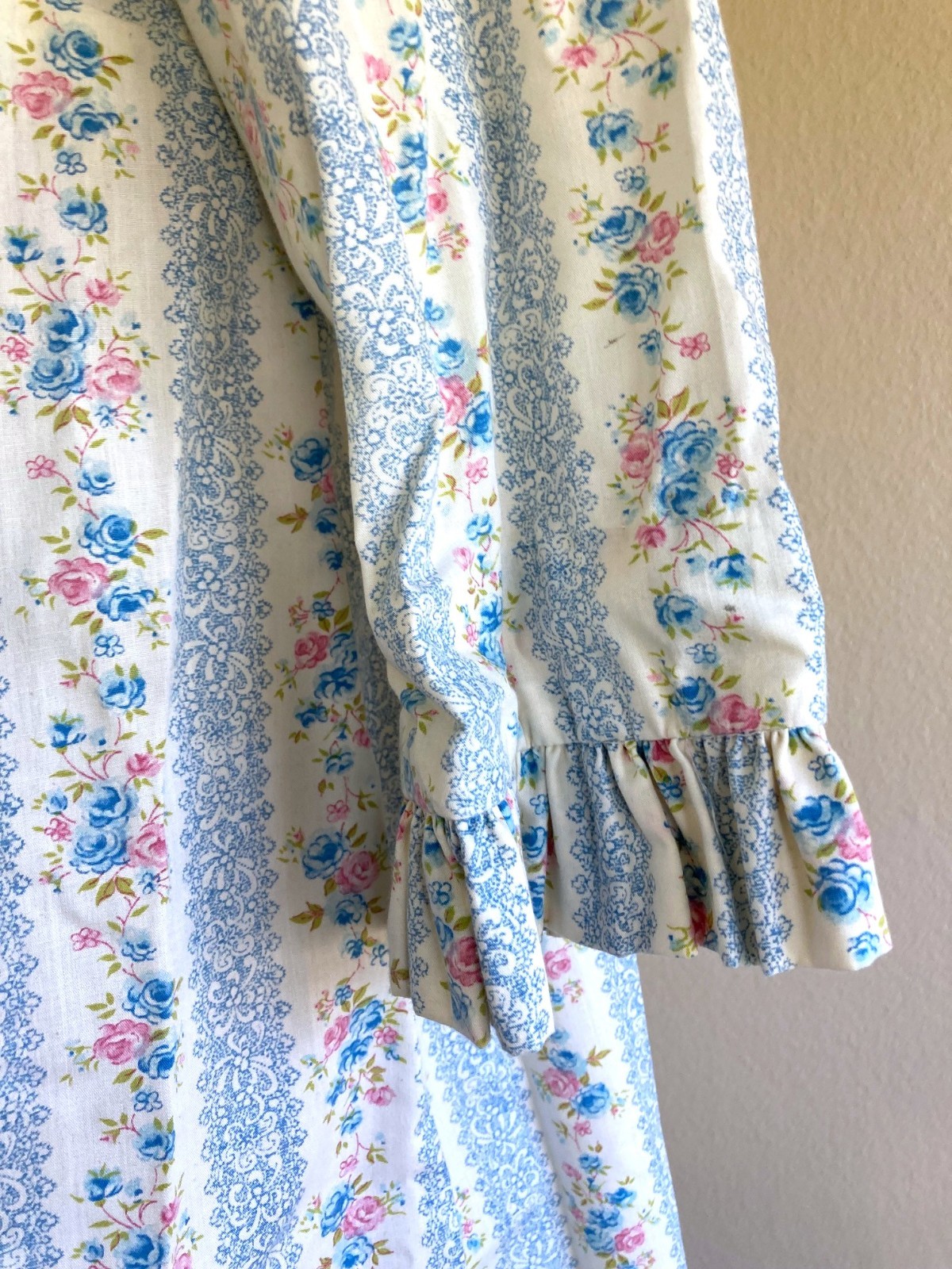 Vintage 70s Shirt XL Handmade Ditsy Floral Cotton Back Zipper Ruffled 1/2 Sleeve