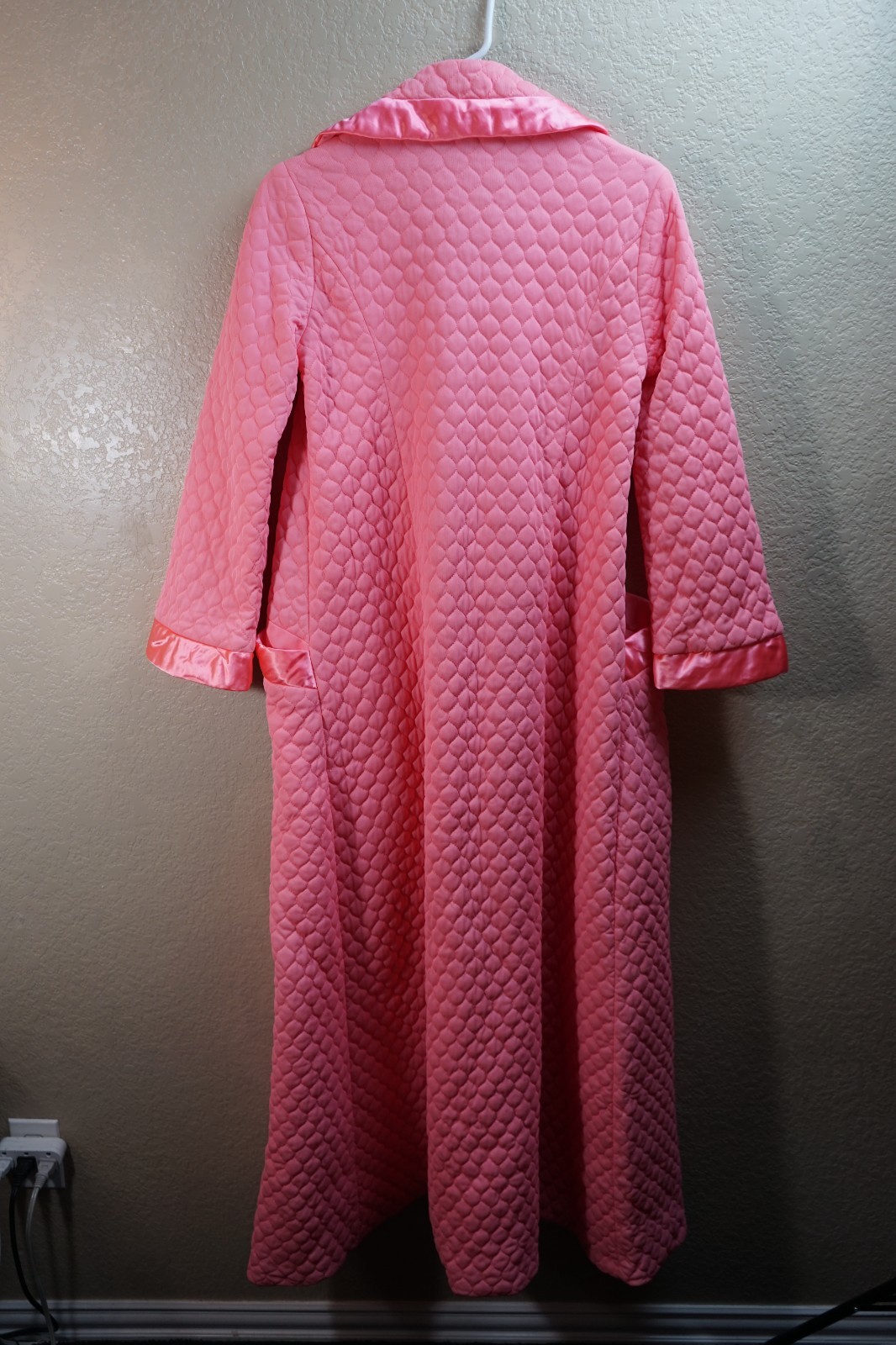 Vtg 60’s Gossard Artemis Pink Quilted Robe Housecoat Satin Trim Size 12 USA